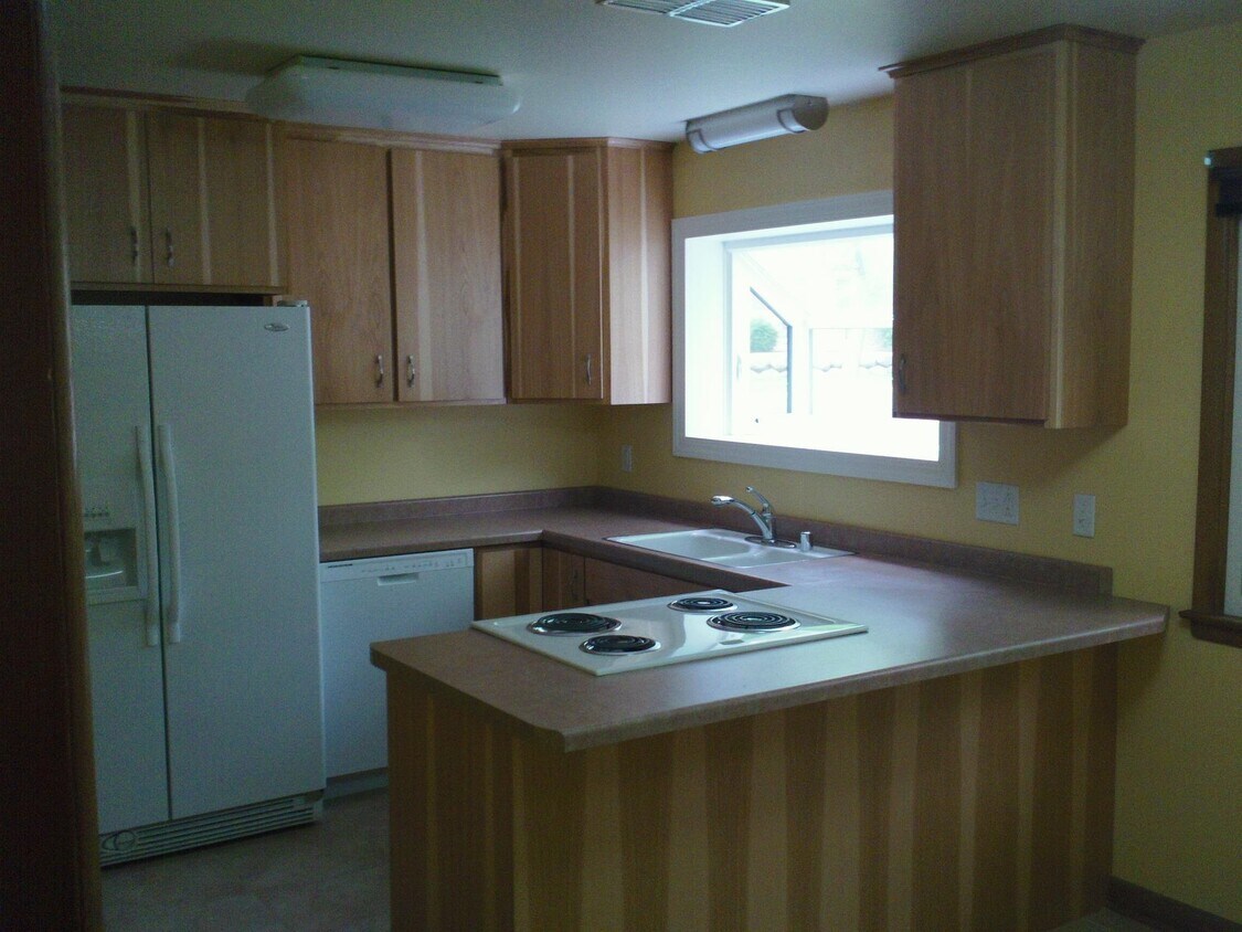 Building Photo - 6001 Queens Way