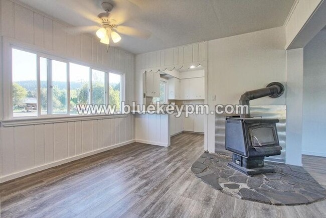 Building Photo - 3 Bed, 1.5 Baths Home in Yacolt