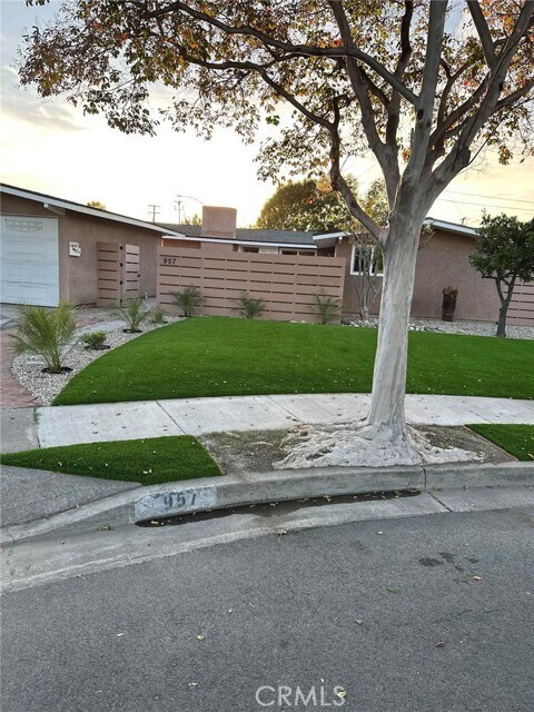 Foto del edificio - 957 S Salem St