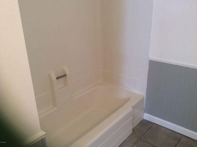 Building Photo - 2694 E Oakleaf Dr