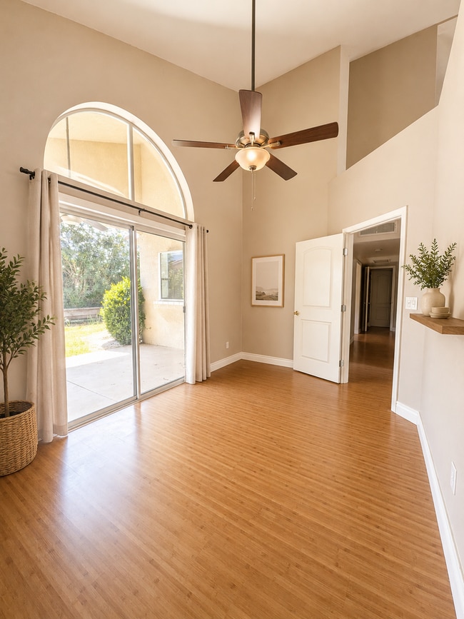 Building Photo - Convenient & Modern 3-BR/2.5-BA Home in Northwest Fresno