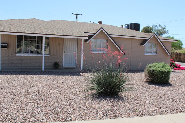 Casa - 1023 W 18th St