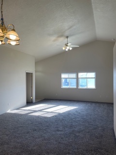 Building Photo - 3 bed 2 bath duplex in Nampa