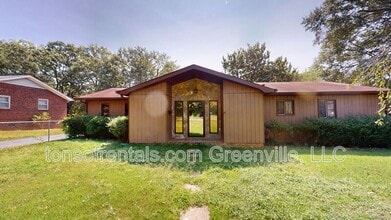 Building Photo - 102 Meadow St