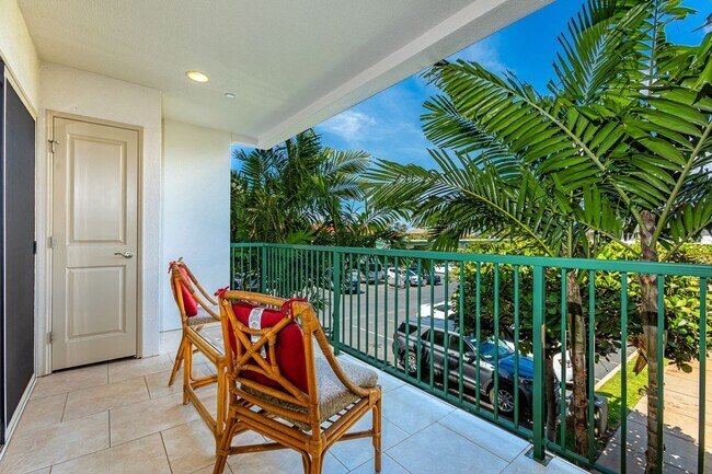 Foto del edificio - Fully Furnished 2 Bed/ 2 Bath Hale Kanani Condo, Across the Street from The Cove & Charley Young ...