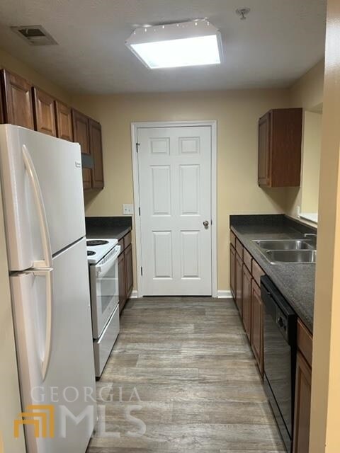 Building Photo - 13103 Fairington Ridge Cir