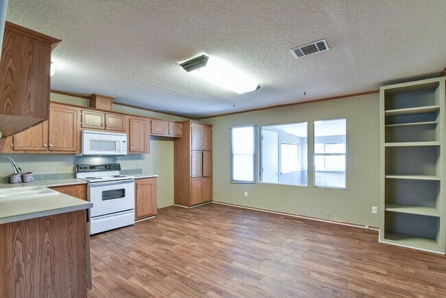 Foto del edificio - 4820 Kelly Elliott Rd