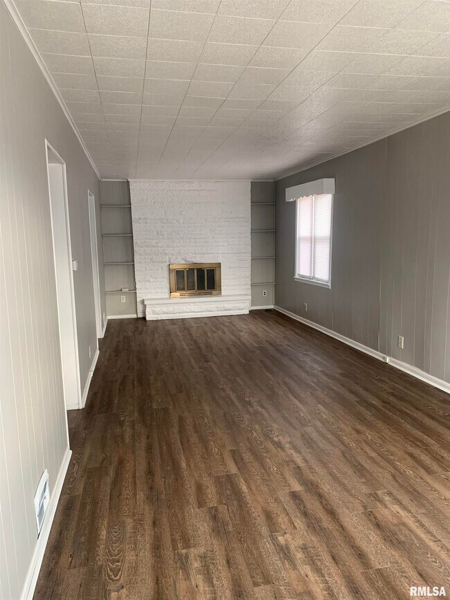 Building Photo - 1213 E Moneta Ave