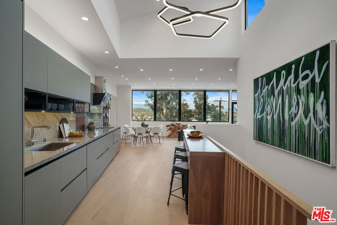 Foto principal - 2352 Riverside Dr