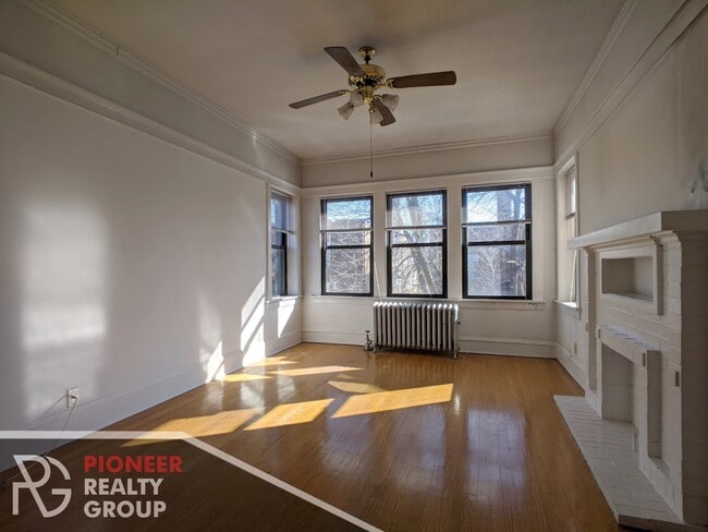 Building Photo - 1448 W Cornelia Ave