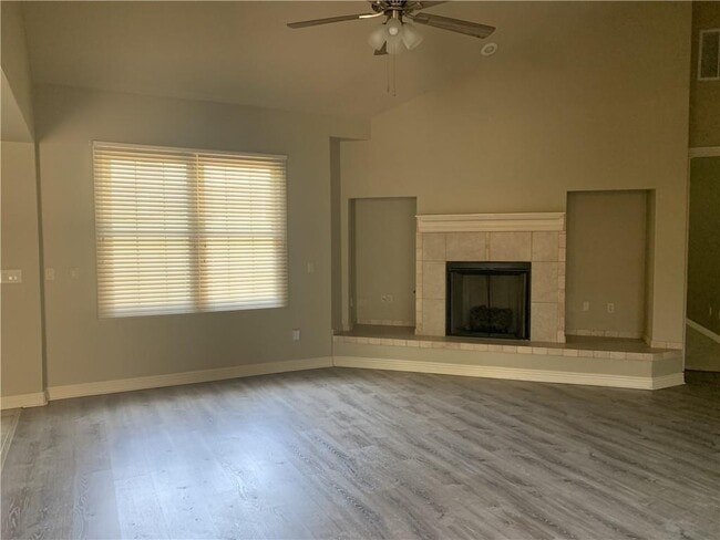 Building Photo - 2633 S Everest Ave