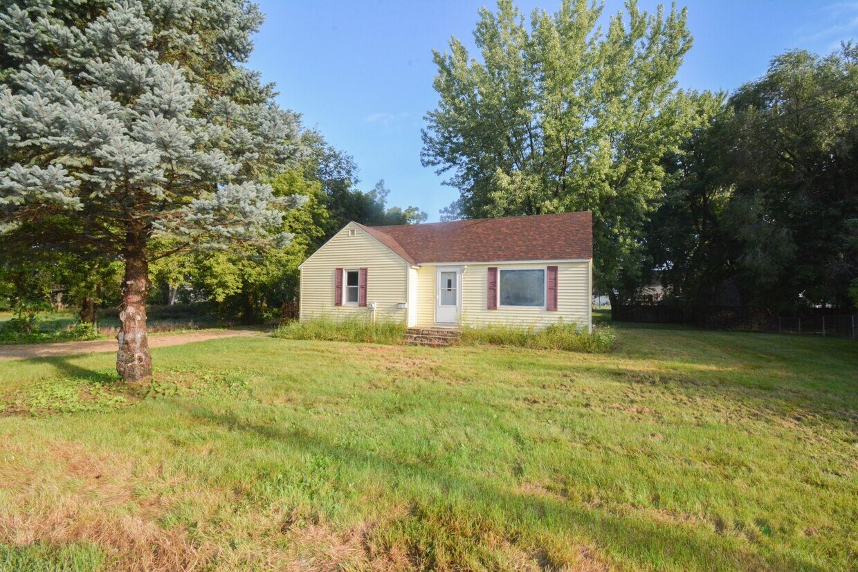 Foto principal - Cute 2br Home with Large Private Yard For ...