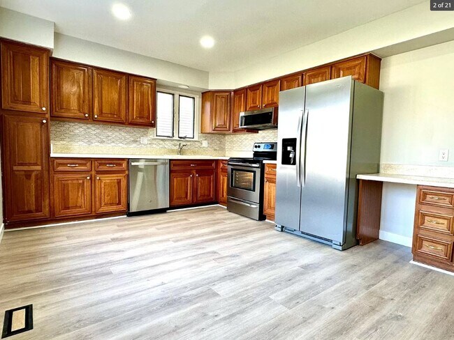 Building Photo - 20260 Foxboro St