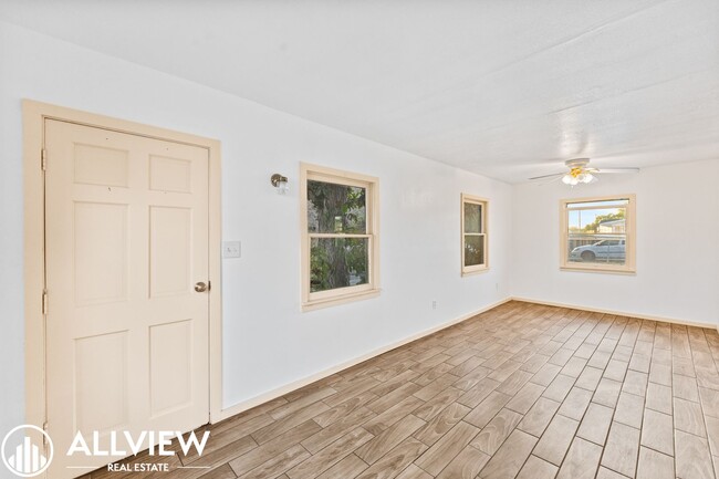 Building Photo - Beautifully Updated 1 Bed/1 Bath Single-Fa...