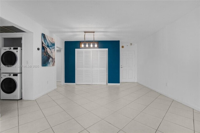 Foto del edificio - 10350 W Bay Harbor Dr