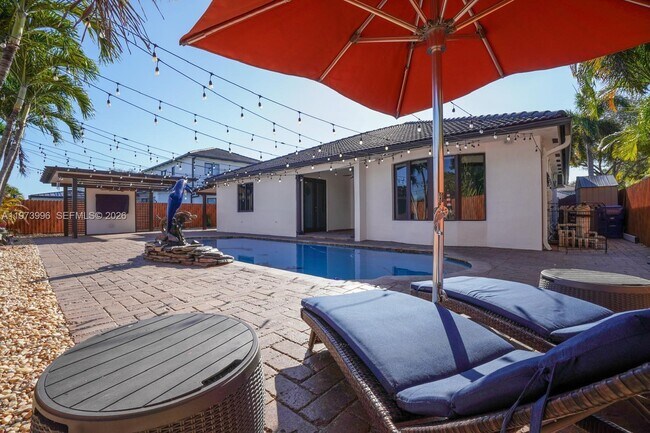 Building Photo - 16401 NW 77th Pl