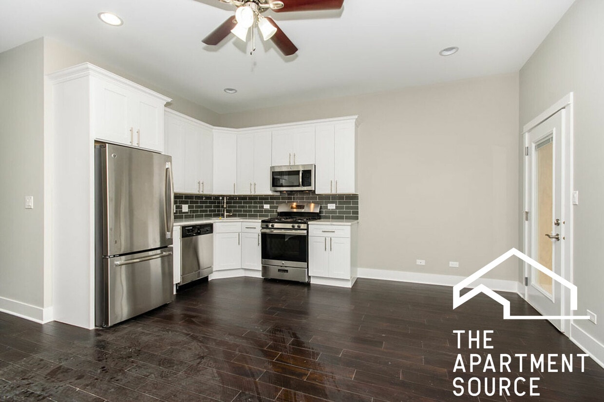 Foto principal - 836 N Milwaukee Ave