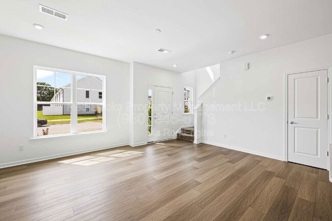 Foto del edificio - 16341 Leading St