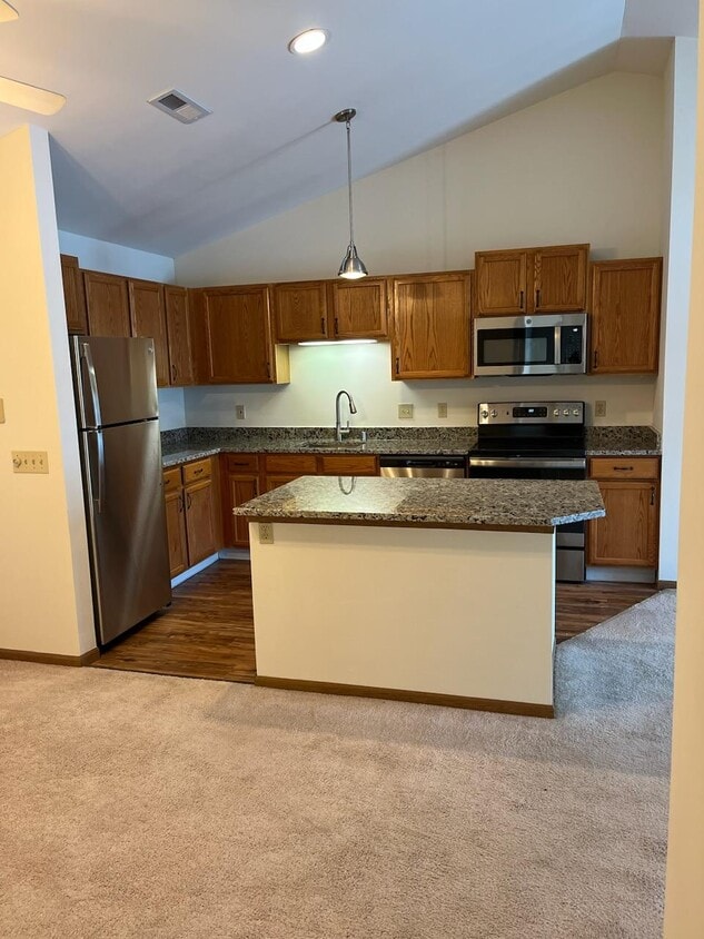 Primary Photo - Prairie Oaks Apartments