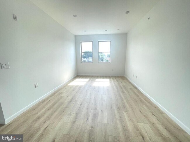 Foto del edificio - 7248 Rising Sun Ave