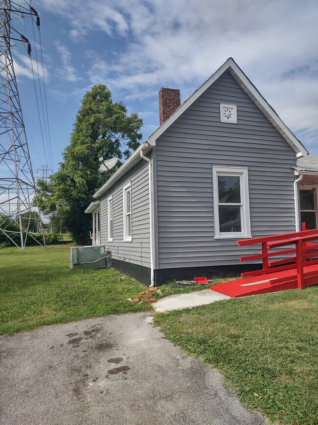 Building Photo - 2021 Lawson Ave