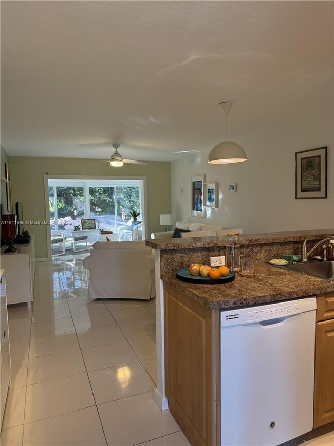 Building Photo - 5141 W Oakland Park Blvd