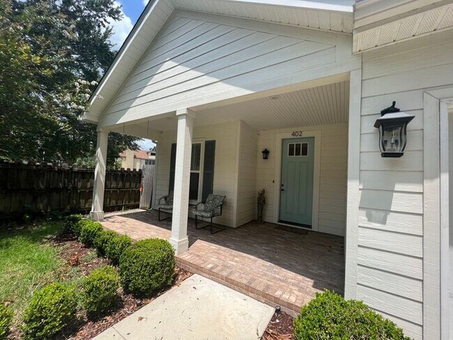 Building Photo - Pensacola- 3 Bed, 2 Bath w/office