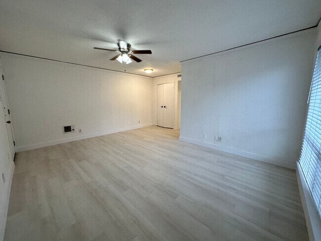 Foto del edificio - 4330 Bowser Ave