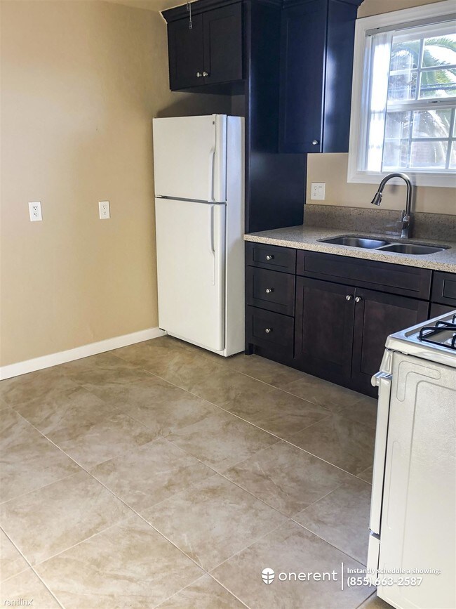 Building Photo - 2 br, 1 bath Apartment - 4252 37th St -