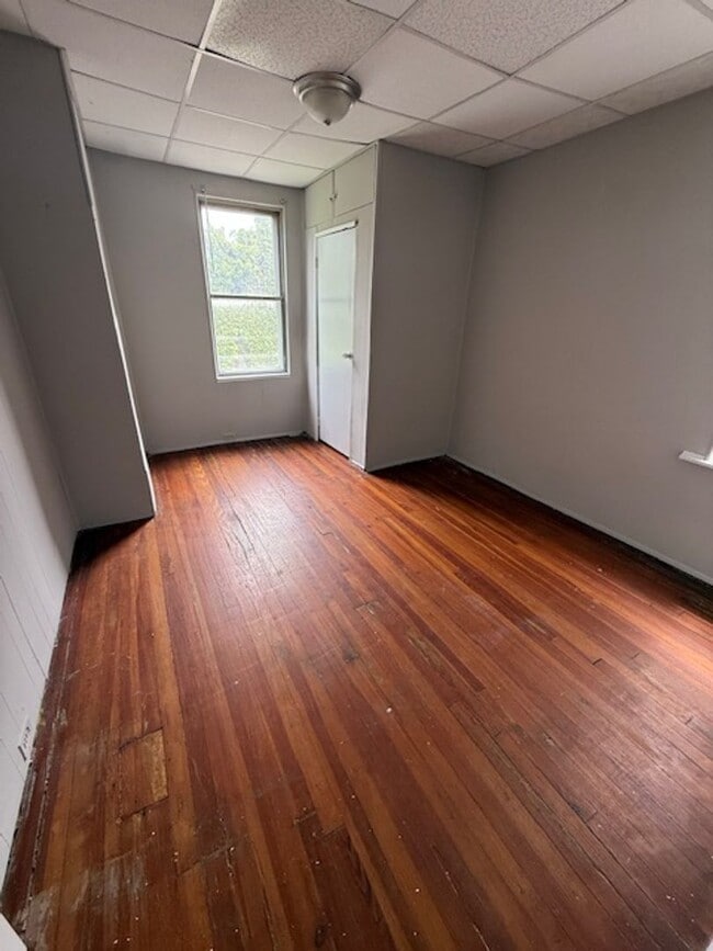 Building Photo - Charming 3-Bedroom Home with Modern Amenities - Ready for You!