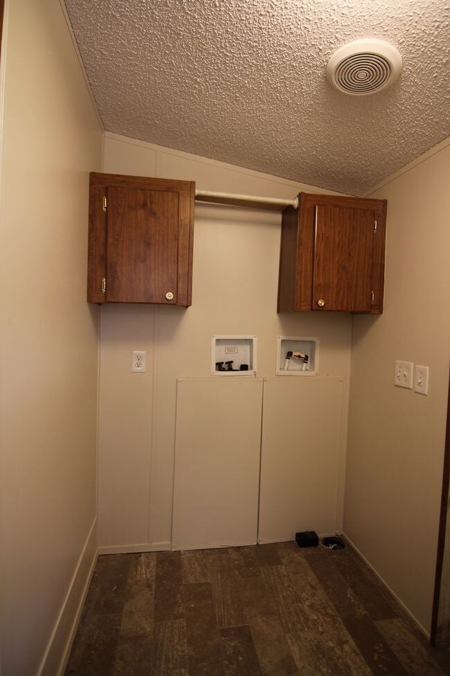 Building Photo - 208 Casper Dr