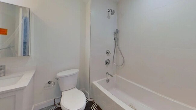 Building Photo - Beautiful Updated 2 bed 1 bath in Roxbury