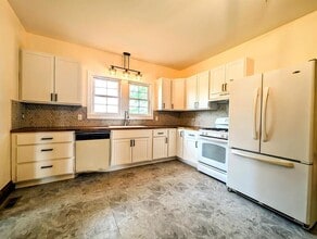 Building Photo - 604 8th Ave