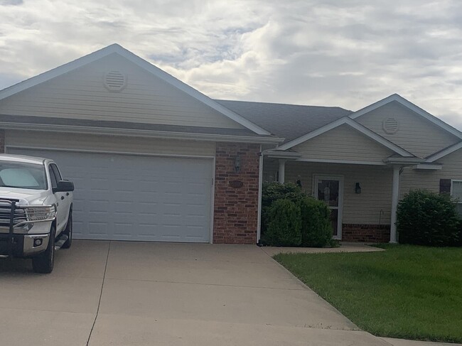 Building Photo - 5300 Silver Mill Dr