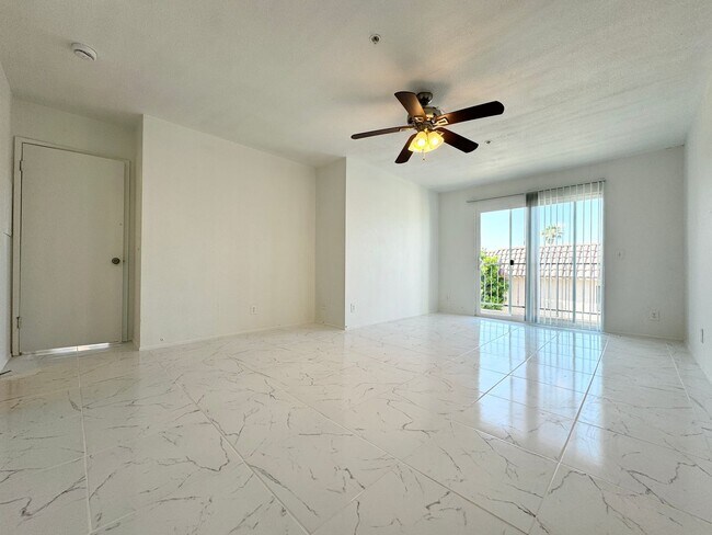 Foto del edificio - AVAILABLE NOW! 2 Bedroom 2 Bath UPSTAIRS A...