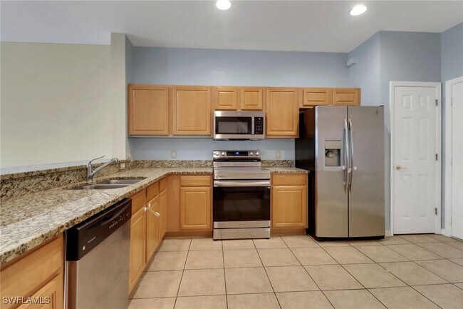 Foto del edificio - 936 Hampton Cir