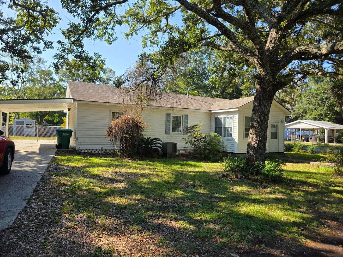 Primary Photo - Darling home ready for you!