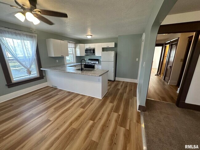 Foto del edificio - 221 E Dover Ct