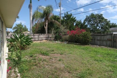 Building Photo - 620 W Kalmia Dr