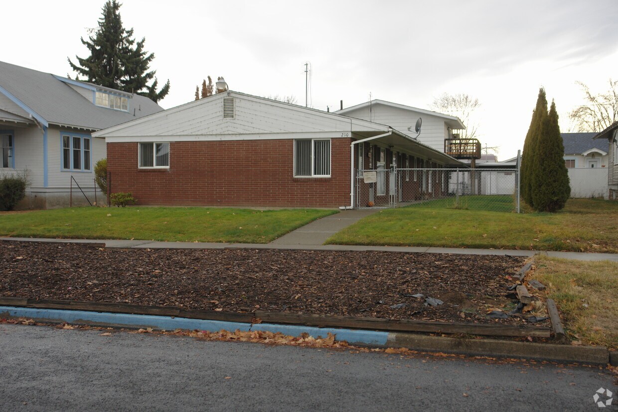 Building Photo - 210 S 8th Ave