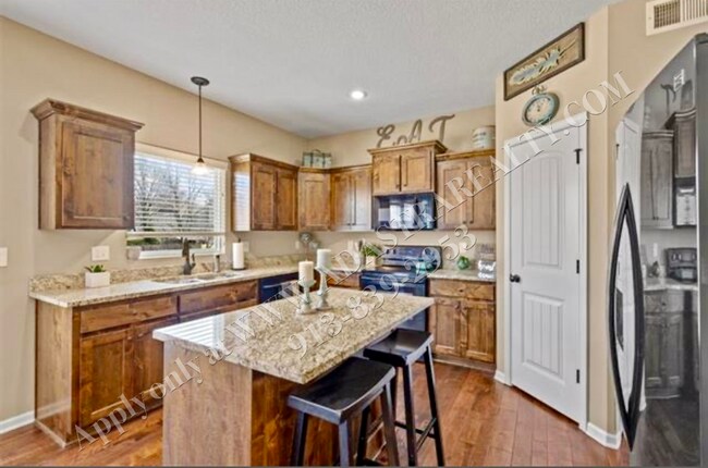 Foto del edificio - Spacious 2 story Home in Olathe-Available ...