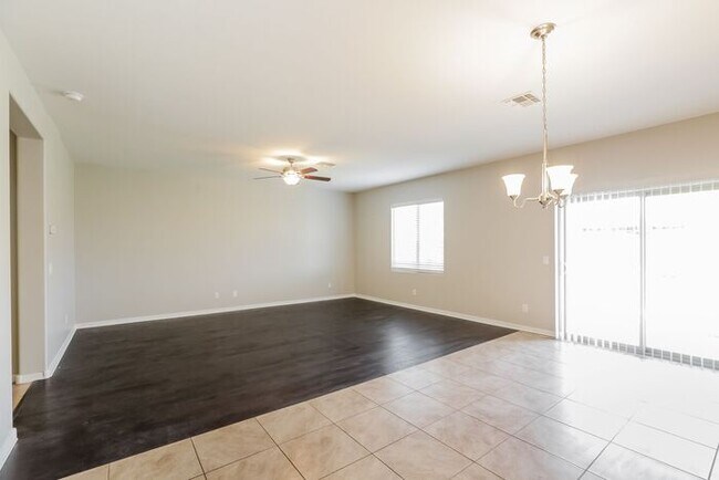 Building Photo - Beautiful 4 Bedroom, 2.5 bath Home in Buck...