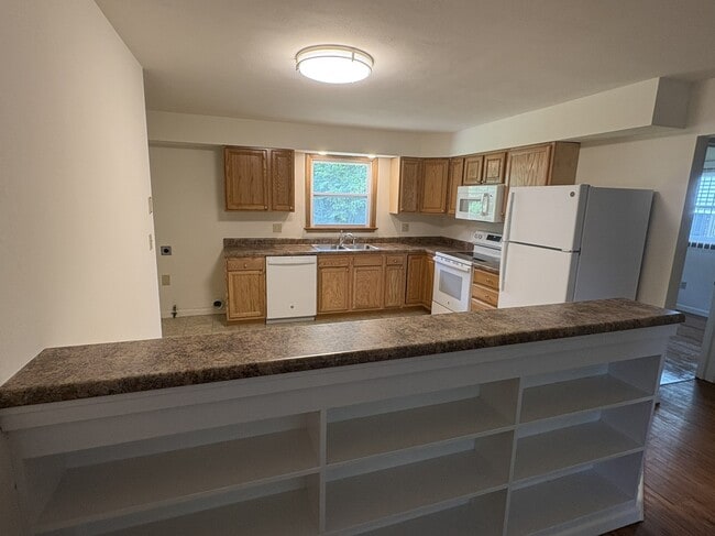 Great built in! - 1003 E McHenry St