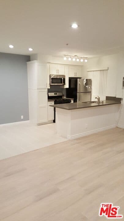 Foto del edificio - 1132 S Oakhurst Dr