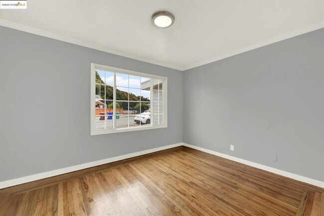 Building Photo - Great 3 bed 1.5 bath House with Garage in ...