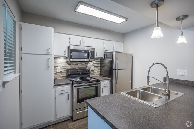 1HAB, 1BA - Renovado - 750 ft² - Cherry Grove Apartments