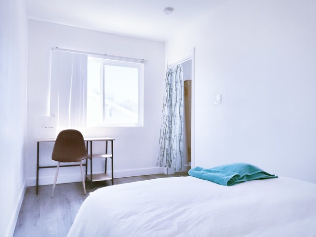 private bedroom - 1324 W 36th St