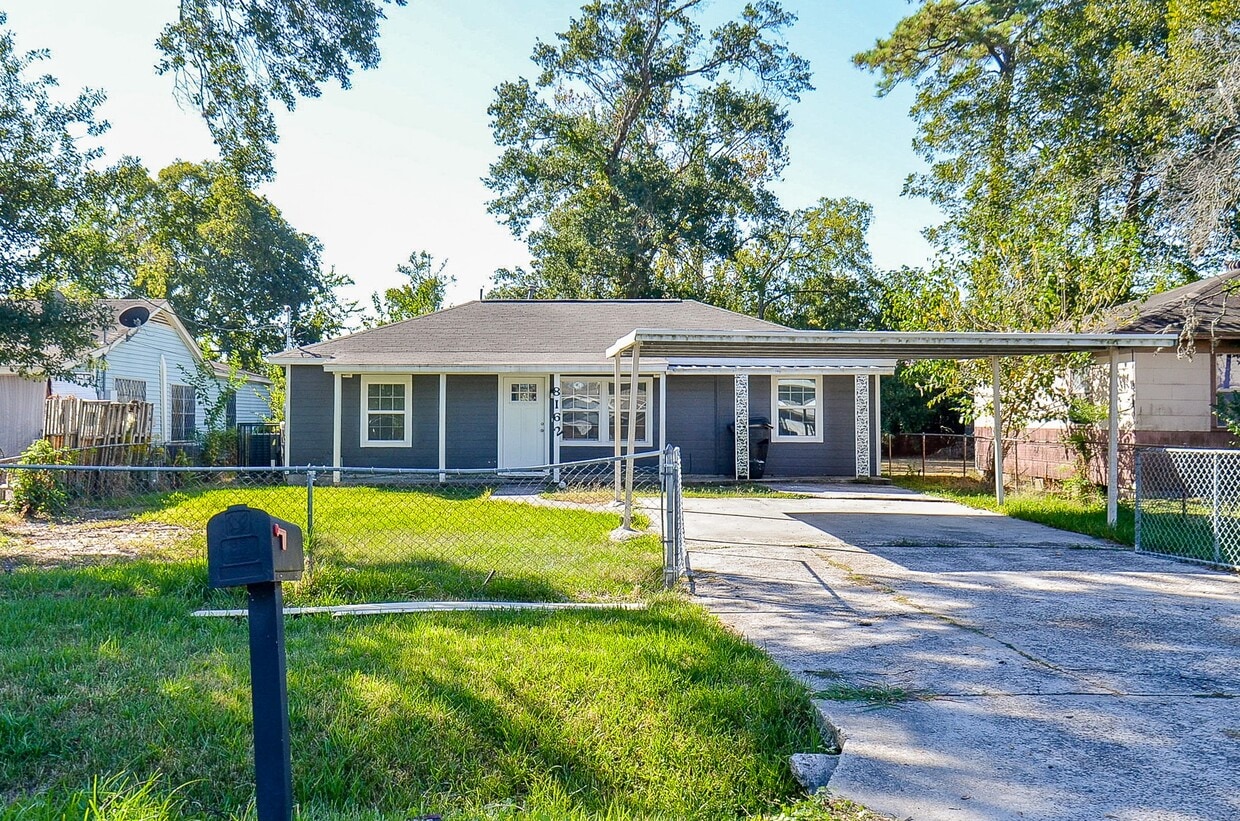 Foto principal - 8162 Homewood Ln