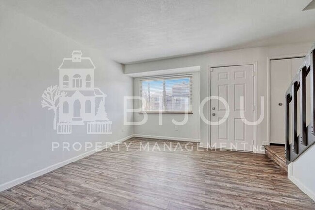 Foto del edificio - 5507 Dunbar Ct