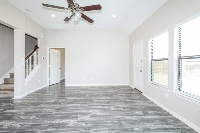 Foto del edificio - 18446 Sunrise Pines Dr